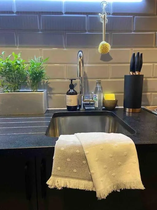 Spitalfields Market Penthouse Flat With Balcony London